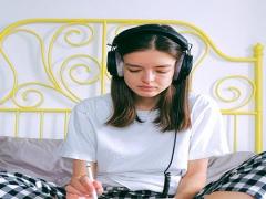 巨蟹女在等表白的暗示 有三个明显行为