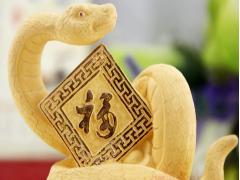 属蛇男不爱你的表现
